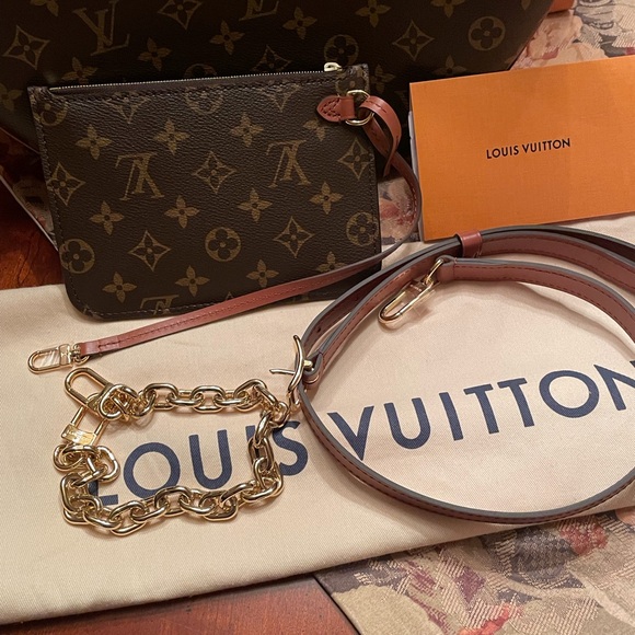 Never Used Louis Vuitton Loop Hobo Monogram Shoulder Bag with Accessories! - Picture 3 of 11